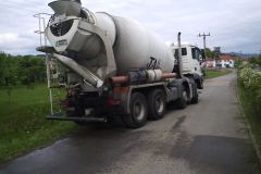 Zalévání armatury betonem zároveň zemi - 5.5.2009